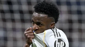 رد قوي كومباني على مورينيو بعد تصريحاته المثيرة ضد فينيسيوس